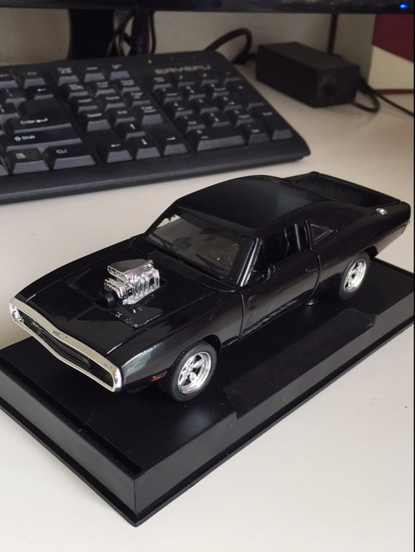 1 32 diecast Dodge Charger