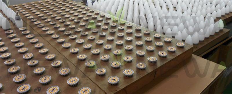 5W E17 Dimmable LED Candle Light in Production